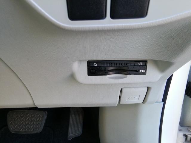 プリウス Ｓ　走行６４５３０ｋｍ　ＳＤナビ　フルセグＴＶ　バックカメラ　Ｂｌｕｅｔｏｏｔｈ　ＣＤ／ＤＶＤ再生　電動格納ミラー　オートＨＩＤライト　フォグランプ　アイドリングストップ　横滑り防止　ＥＴＣ　Ｐスタート（4枚目）