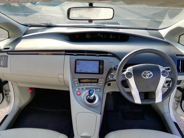 プリウス Ｓ　走行６４５３０ｋｍ　ＳＤナビ　フルセグＴＶ　バックカメラ　Ｂｌｕｅｔｏｏｔｈ　ＣＤ／ＤＶＤ再生　電動格納ミラー　オートＨＩＤライト　フォグランプ　アイドリングストップ　横滑り防止　ＥＴＣ　Ｐスタート（8枚目）