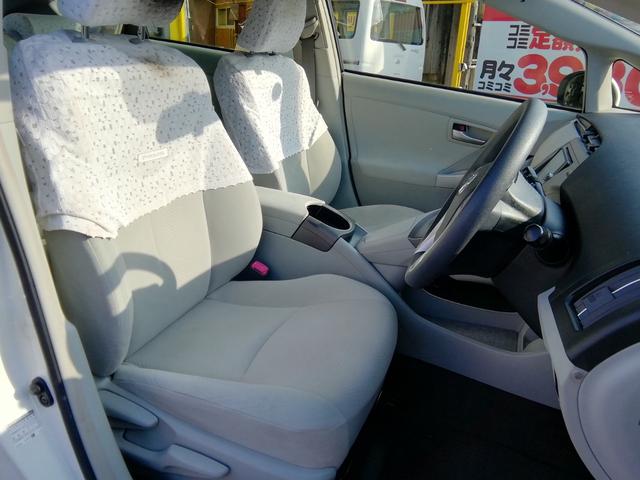 プリウス Ｓ　走行６４５３０ｋｍ　ＳＤナビ　フルセグＴＶ　バックカメラ　Ｂｌｕｅｔｏｏｔｈ　ＣＤ／ＤＶＤ再生　電動格納ミラー　オートＨＩＤライト　フォグランプ　アイドリングストップ　横滑り防止　ＥＴＣ　Ｐスタート（9枚目）
