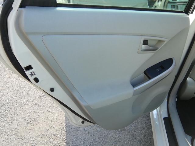 プリウス Ｓ　走行６４５３０ｋｍ　ＳＤナビ　フルセグＴＶ　バックカメラ　Ｂｌｕｅｔｏｏｔｈ　ＣＤ／ＤＶＤ再生　電動格納ミラー　オートＨＩＤライト　フォグランプ　アイドリングストップ　横滑り防止　ＥＴＣ　Ｐスタート（32枚目）