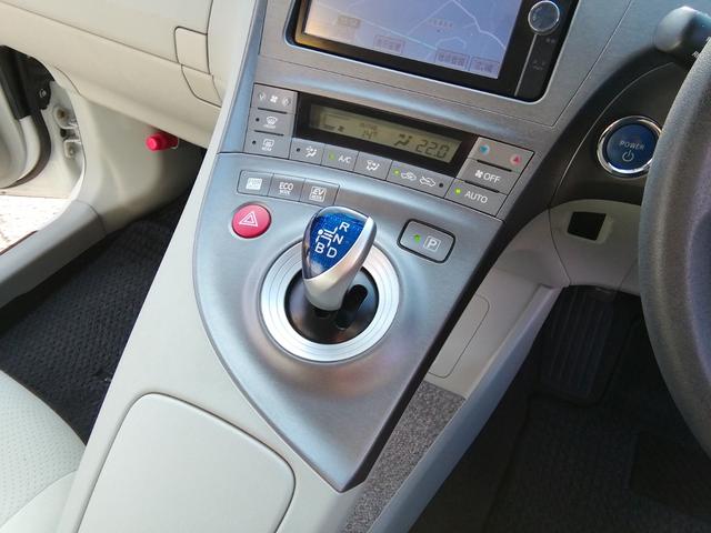 プリウス Ｓ　走行６４５３０ｋｍ　ＳＤナビ　フルセグＴＶ　バックカメラ　Ｂｌｕｅｔｏｏｔｈ　ＣＤ／ＤＶＤ再生　電動格納ミラー　オートＨＩＤライト　フォグランプ　アイドリングストップ　横滑り防止　ＥＴＣ　Ｐスタート（33枚目）