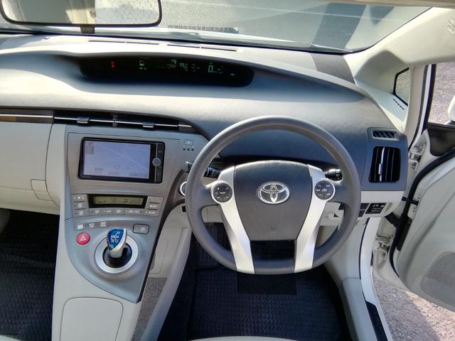 プリウス Ｓ　走行６４５３０ｋｍ　ＳＤナビ　フルセグＴＶ　バックカメラ　Ｂｌｕｅｔｏｏｔｈ　ＣＤ／ＤＶＤ再生　電動格納ミラー　オートＨＩＤライト　フォグランプ　アイドリングストップ　横滑り防止　ＥＴＣ　Ｐスタート（41枚目）