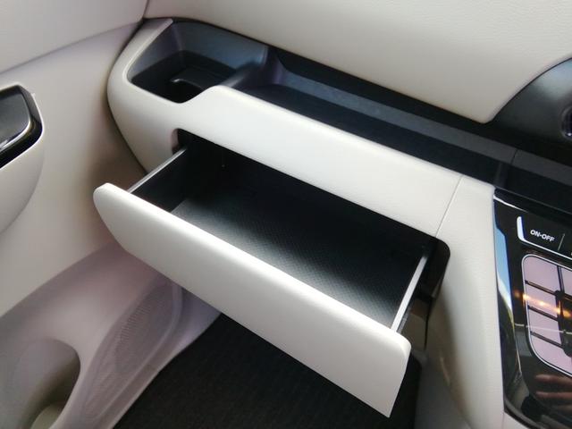 ルークス Ｘ　レンタカーアップ　両側スライド左側電動　全方位カメラ　ナビＴＶ　Ｂｌｕｅｔｏｏｔｈ　電動格納ミラー　アイドルストップ　衝突軽減ブレーキ　横滑り防止　ＥＴＣ　オートＬＥＤライト　プッシュスタート（9枚目）