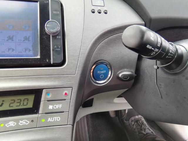 プリウス Ｓ　バックカメラ　ＳＤナビ　フルセグＴＶ　Ｂｌｕｅｔｏｏｔｈ　ＣＤ／ＤＶＤ再生　オートＨＩＤライト　フォグランプ　アイドリングストップ　横滑り防止　電動格納ミラー　ＥＴＣ　１５インチＡＷ　プッシュスタート（21枚目）