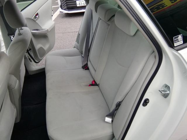 プリウス Ｓ　バックカメラ　ＳＤナビ　フルセグＴＶ　Ｂｌｕｅｔｏｏｔｈ　ＣＤ／ＤＶＤ再生　オートＨＩＤライト　フォグランプ　アイドリングストップ　横滑り防止　電動格納ミラー　ＥＴＣ　１５インチＡＷ　プッシュスタート（22枚目）