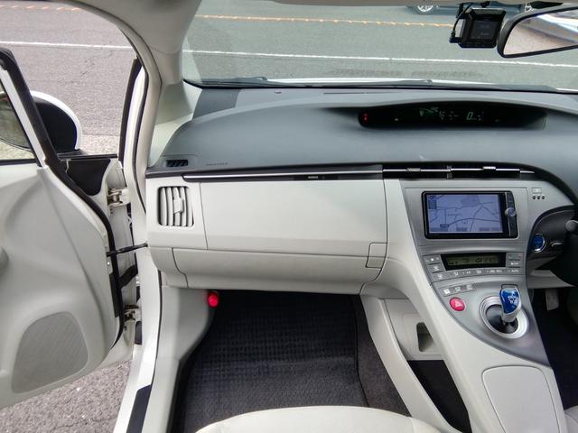 プリウス Ｓ　バックカメラ　ＳＤナビ　フルセグＴＶ　Ｂｌｕｅｔｏｏｔｈ　ＣＤ／ＤＶＤ再生　オートＨＩＤライト　フォグランプ　アイドリングストップ　横滑り防止　電動格納ミラー　ＥＴＣ　１５インチＡＷ　プッシュスタート（37枚目）