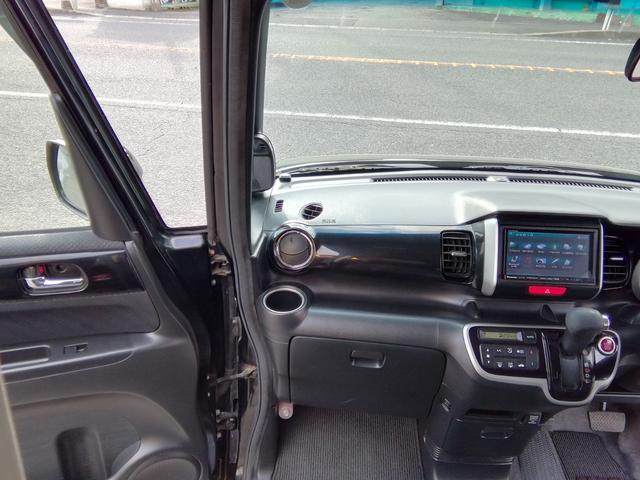Ｎ－ＢＯＸカスタム Ｇ・Ｌパッケージ　両側スライド左側電動　ＳＤナビ　フルセグＴＶ　Ｂｌｕｅｔｏｏｔｈ　ＣＤ／ＤＶＤ再生　オートＨＩＤライト　フォグランプ　電動格納ミラー　アイドリングストップ　横滑り防止　１４インチＡＷ　プッシュスタート（9枚目）