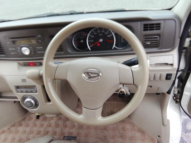 アトレーワゴン 　リヤシートリフト　福祉車両　電動格納ミラー　ＣＤ再生　ラジオ　ライトレベライザー　社外１３インチアルミホイール　キーレス　オートエアコン　パワーステアリング　パワーウィンドウ　ＡＢＳ　ダブルエアバック（9枚目）