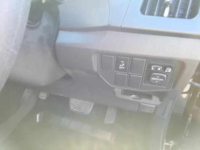 プリウス Ｓ　ワンオーナー　走行３６２９０ＫＭ　バックカメラ　ＳＤナビ　フルセグＴＶ　Ｂｌｕｅｔｏｏｔｈ　ＣＤ／ＤＶＤ　アイドリングストップ　横滑り防止　電動格納ミラー　ステアリングスイッチ　ＨＩＤライト　フォグ（6枚目）