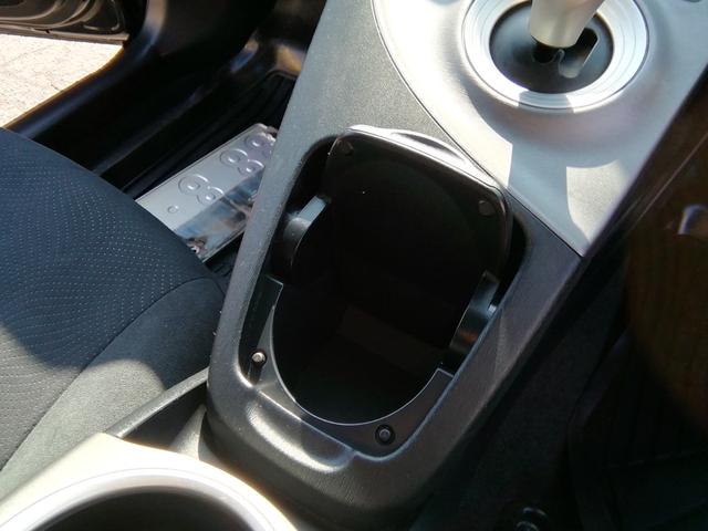 プリウス Ｓ　ワンオーナー　走行３６２９０ＫＭ　バックカメラ　ＳＤナビ　フルセグＴＶ　Ｂｌｕｅｔｏｏｔｈ　ＣＤ／ＤＶＤ　アイドリングストップ　横滑り防止　電動格納ミラー　ステアリングスイッチ　ＨＩＤライト　フォグ（9枚目）