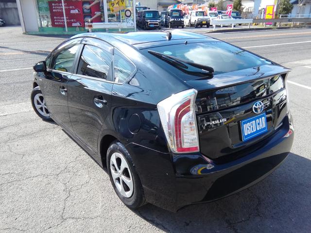 プリウス Ｓ　ワンオーナー　走行３６２９０ＫＭ　バックカメラ　ＳＤナビ　フルセグＴＶ　Ｂｌｕｅｔｏｏｔｈ　ＣＤ／ＤＶＤ　アイドリングストップ　横滑り防止　電動格納ミラー　ステアリングスイッチ　ＨＩＤライト　フォグ（14枚目）