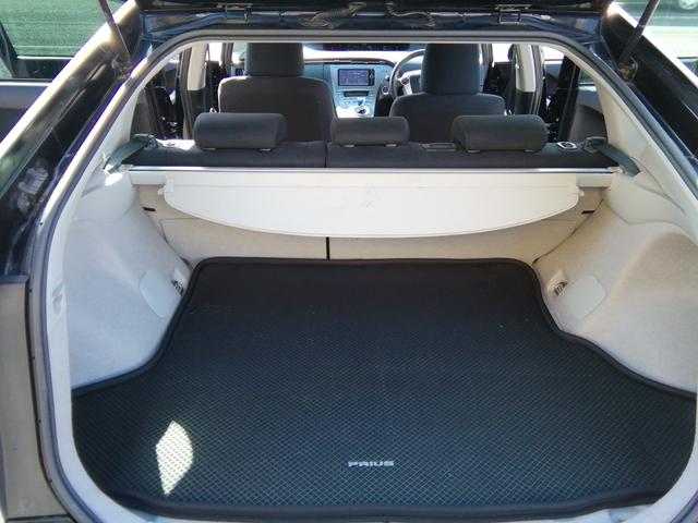 プリウス Ｓ　ワンオーナー　走行３６２９０ＫＭ　バックカメラ　ＳＤナビ　フルセグＴＶ　Ｂｌｕｅｔｏｏｔｈ　ＣＤ／ＤＶＤ　アイドリングストップ　横滑り防止　電動格納ミラー　ステアリングスイッチ　ＨＩＤライト　フォグ（41枚目）