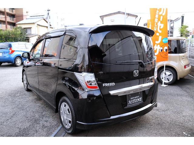 フリードハイブリッド ジャストセレクション 車検整備2年付・両側電動スライド・6人乗りキャプテンシート・HIDランプ・純ナビ・オートエアコン・クルーズコントトール・3列シート・CD・SDカード・USB対応オーディオ・スマートキー・スペアキー付き(11枚目)