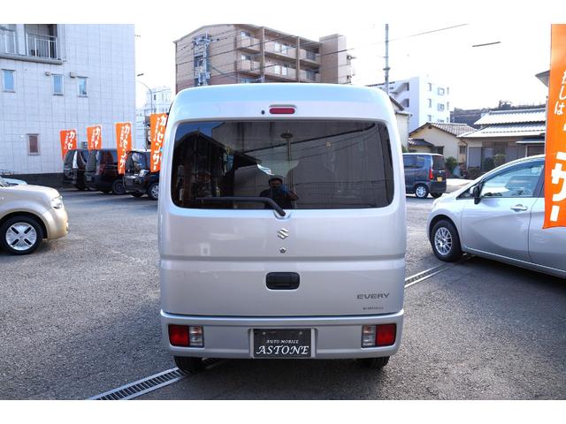 エブリイ ＰＡリミテッド　車検整備２年付・レンタＵＰ・キーレス・ナビ・Ｂｌｕｅｔｏｏｔｈオーディオ・ＣＤ／ＤＶＤビデオ・Ｂカメラ・ＥＴＣ・プライバシーガラス・エアコン・パワステ・４速オートマ・両側スライドドア・可倒式リアシート（12枚目）