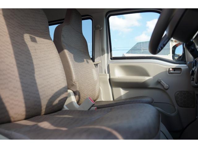 エブリイ ＰＡリミテッド　車検整備２年付・レンタＵＰ・キーレス・ナビ・Ｂｌｕｅｔｏｏｔｈオーディオ・ＣＤ／ＤＶＤビデオ・Ｂカメラ・ＥＴＣ・プライバシーガラス・エアコン・パワステ・４速オートマ・両側スライドドア・可倒式リアシート（17枚目）