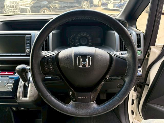 ステップワゴンスパーダ Ｚ　ＨＤＤナビ　両側電動スライドドア　ドライブレコーダー　後席モニター　バックカメラ　ＥＴＣ　ＴＶ　スマートキー　アルミホイール（21枚目）