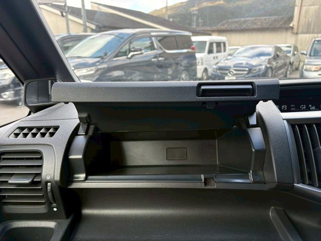 ステップワゴンスパーダ Ｚ　ＨＤＤナビ　両側電動スライドドア　ドライブレコーダー　後席モニター　バックカメラ　ＥＴＣ　ＴＶ　スマートキー　アルミホイール（38枚目）