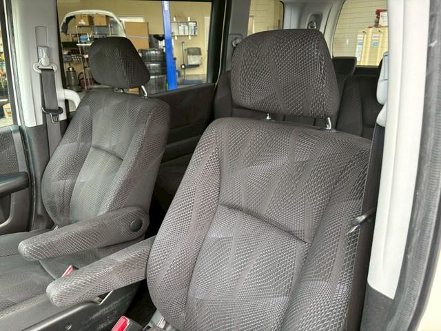 ステップワゴンスパーダ Ｚ　ＨＤＤナビ　両側電動スライドドア　ドライブレコーダー　後席モニター　バックカメラ　ＥＴＣ　ＴＶ　スマートキー　アルミホイール（48枚目）