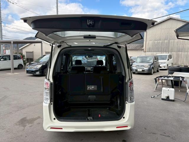 ステップワゴンスパーダ Ｚ　ＨＤＤナビ　両側電動スライドドア　ドライブレコーダー　後席モニター　バックカメラ　ＥＴＣ　ＴＶ　スマートキー　アルミホイール（70枚目）