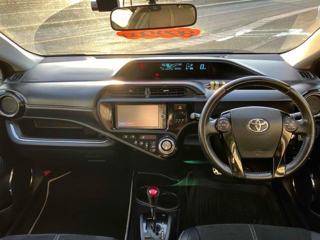 アクア Ｇ　Ｇ’ｓ　ドライブレコーダー　ＥＴＣ　バックカメラ　ナビ　ＴＶ　アルミホイール　オートライト　スマートキー　電動格納ミラー　ＣＶＴ　衝突安全ボディ　ＡＢＳ　ＣＤ　ＤＶＤ再生　Ｂｌｕｅｔｏｏｔｈ　エアコン（2枚目）