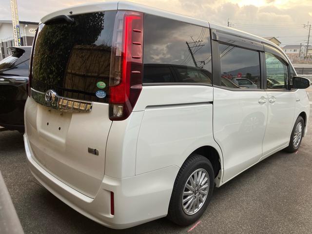 ノア ハイブリッドＸ　片側電動スライドドア　ナビ　テレビ　バックカメラ　ＥＴＣ　スマートキー　プッシュスタート　アイドリングストップ　ＬＥＤヘッドランプ　Ｂｌｕｅｔｏｏｔｈ接続（13枚目）