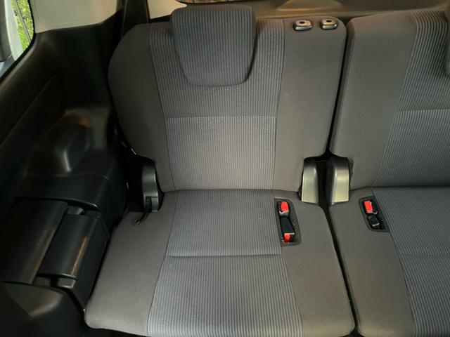 ノア ハイブリッドＸ　片側電動スライドドア　ナビ　テレビ　バックカメラ　ＥＴＣ　スマートキー　プッシュスタート　アイドリングストップ　ＬＥＤヘッドランプ　Ｂｌｕｅｔｏｏｔｈ接続（15枚目）