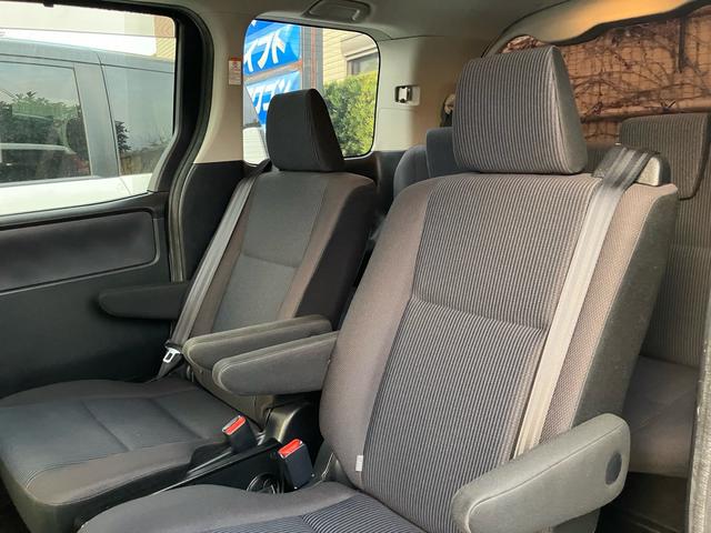 ノア ハイブリッドＸ　片側電動スライドドア　ナビ　テレビ　バックカメラ　ＥＴＣ　スマートキー　プッシュスタート　アイドリングストップ　ＬＥＤヘッドランプ　Ｂｌｕｅｔｏｏｔｈ接続（20枚目）