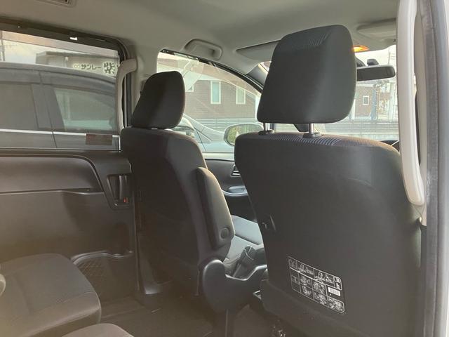 ノア ハイブリッドＸ　片側電動スライドドア　ナビ　テレビ　バックカメラ　ＥＴＣ　スマートキー　プッシュスタート　アイドリングストップ　ＬＥＤヘッドランプ　Ｂｌｕｅｔｏｏｔｈ接続（25枚目）