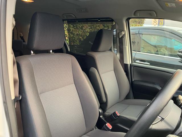 ノア ハイブリッドＸ　片側電動スライドドア　ナビ　テレビ　バックカメラ　ＥＴＣ　スマートキー　プッシュスタート　アイドリングストップ　ＬＥＤヘッドランプ　Ｂｌｕｅｔｏｏｔｈ接続（34枚目）