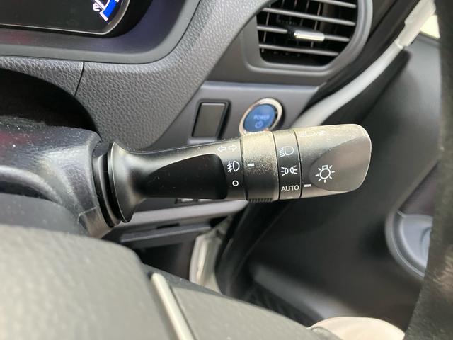 ノア ハイブリッドＸ　片側電動スライドドア　ナビ　テレビ　バックカメラ　ＥＴＣ　スマートキー　プッシュスタート　アイドリングストップ　ＬＥＤヘッドランプ　Ｂｌｕｅｔｏｏｔｈ接続（41枚目）