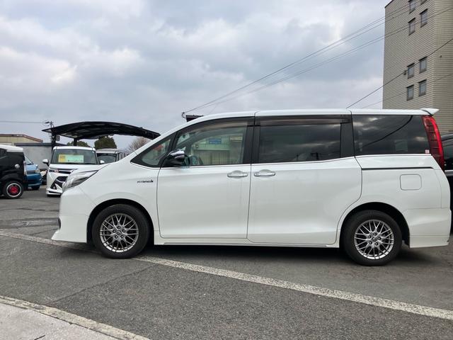 エスクァイア ハイブリッドＧｉ　両側電動スライドドア　ナビ　フルセグテレビ　バックカメラ　ＥＴＣ　アイドリングストップ　ドライブレコーダー　オートクルーズコントロール　Ｂｌｕｅｔｏｏｔｈ接続（9枚目）