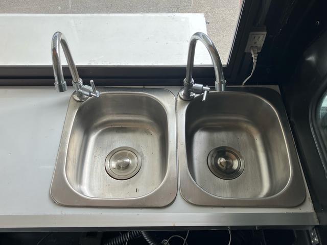 キャリイトラック 　特装ベース車　キッチンカー　シンク付　調理スペース有　換気扇　キーレスエントリー（16枚目）