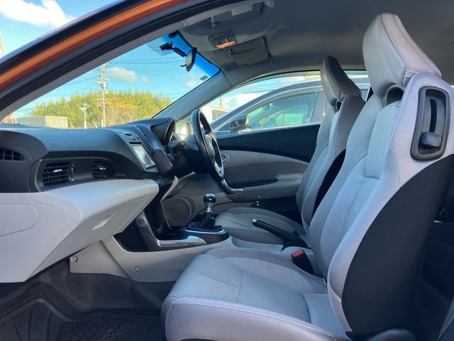 ＣＲ－Ｚ α　６速マニュアル　ナビ　テレビ　Ｂｌｕｅｔｏｏｔｈ接続　バックカメラ　ＥＴＣ　盗難防止システム　スマートキー　アイドリングストップ（24枚目）