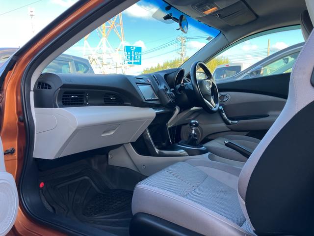 ＣＲ－Ｚ α　６速マニュアル　ナビ　テレビ　Ｂｌｕｅｔｏｏｔｈ接続　バックカメラ　ＥＴＣ　盗難防止システム　スマートキー　アイドリングストップ（25枚目）