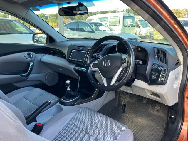 ＣＲ－Ｚ α　６速マニュアル　ナビ　テレビ　Ｂｌｕｅｔｏｏｔｈ接続　バックカメラ　ＥＴＣ　盗難防止システム　スマートキー　アイドリングストップ（28枚目）