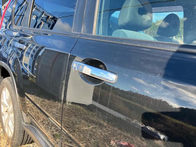 エクストレイル ２０ＧＴ　６速マニュアル　ナビ　テレビ　バックカメラ　Ｂｌｕｅｔｏｏｔｈ接続　スマートキー　衝突安全ボディ　ＨＩＤライト　オートライト　盗難防止システム（8枚目）