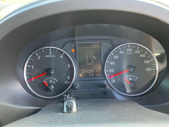 エクストレイル ２０ＧＴ　６速マニュアル　ナビ　テレビ　バックカメラ　Ｂｌｕｅｔｏｏｔｈ接続　スマートキー　衝突安全ボディ　ＨＩＤライト　オートライト　盗難防止システム（25枚目）