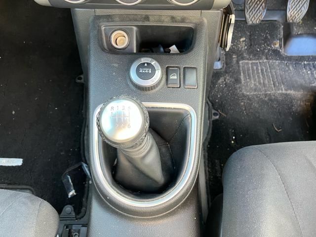 エクストレイル ２０ＧＴ　６速マニュアル　ナビ　テレビ　バックカメラ　Ｂｌｕｅｔｏｏｔｈ接続　スマートキー　衝突安全ボディ　ＨＩＤライト　オートライト　盗難防止システム（27枚目）