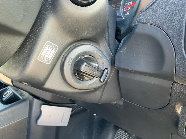 エクストレイル ２０ＧＴ　６速マニュアル　ナビ　テレビ　バックカメラ　Ｂｌｕｅｔｏｏｔｈ接続　スマートキー　衝突安全ボディ　ＨＩＤライト　オートライト　盗難防止システム（32枚目）