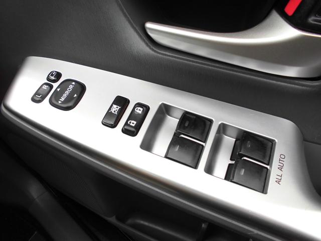S フロントメッキパーツ ワンオーナー車 バックカメラ 純正SDナビ ビルトインETC DVDビデオ再生 フォグランプ プッシュスタート スマートキー スペアキー オートライト ステアリングスイッチ(12枚目)