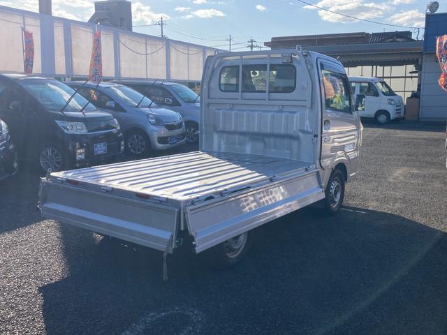 キャリイトラック ＫＣエアコン・パワステ農繁仕様　４ＷＤ　５速ＭＴ車　三方開　作業灯　雨バイザー　ヘッドライトレベライザー　デフロック（7枚目）