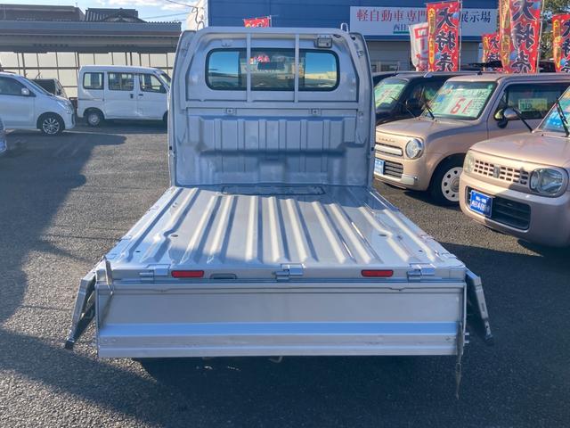 キャリイトラック ＫＣエアコン・パワステ農繁仕様　４ＷＤ　５速ＭＴ車　三方開　作業灯　雨バイザー　ヘッドライトレベライザー　デフロック（8枚目）