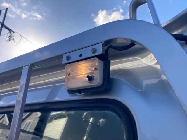 キャリイトラック ＫＣエアコン・パワステ農繁仕様　４ＷＤ　５速ＭＴ車　三方開　作業灯　雨バイザー　ヘッドライトレベライザー　デフロック（9枚目）