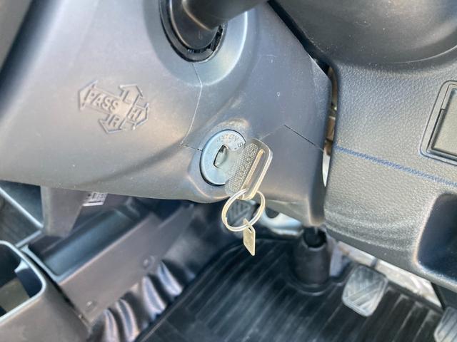 キャリイトラック ＫＣエアコン・パワステ農繁仕様　４ＷＤ　５速ＭＴ車　三方開　作業灯　雨バイザー　ヘッドライトレベライザー　デフロック（12枚目）