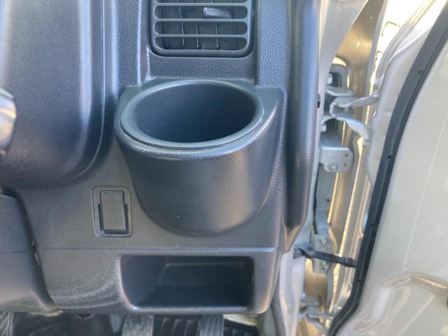 キャリイトラック ＫＣエアコン・パワステ農繁仕様　４ＷＤ　５速ＭＴ車　三方開　作業灯　雨バイザー　ヘッドライトレベライザー　デフロック（14枚目）