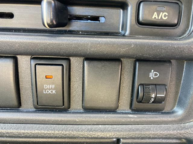 キャリイトラック ＫＣエアコン・パワステ農繁仕様　４ＷＤ　５速ＭＴ車　三方開　作業灯　雨バイザー　ヘッドライトレベライザー　デフロック（16枚目）