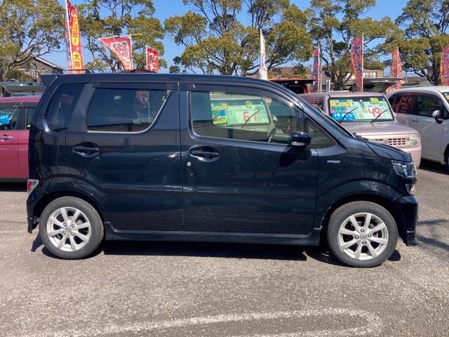 ワゴンＲ ハイブリッドＦＺ　パナソニックナビ　フルセグＴＶ　Ｂｌｕｅｔｏｏｔｈ再生　ＤＶＤビデオ再生　運転席シートヒーター　室内灯ＬＥＤ　オートライト　フォグランプ　スマートキー　アイドリングストップ　プッシュエンジンスタート（5枚目）