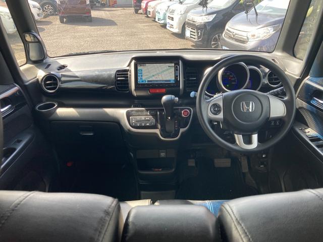 Ｎ－ＢＯＸカスタム Ｇ　ＳＳパッケージ　特別仕様車　衝突軽減ブレーキ　両側パワースライドドア　プッシュスタート　スマートキー　リアアームレスト　フォグランプ　オートライト　純正１４インチアルミ　アイドリングストップ　ＥＴＣ（6枚目）