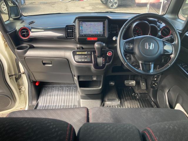 Ｎ－ＢＯＸカスタム Ｇ・Ａパッケージ　衝突軽減ブレーキ　フロントブラックグリル　両側スライド片側パワースライドドア　オートリトラミラー　Ｂｌｕｅｔｏｏｔｈ再生　バックモニター　革巻きステアリングスイッチ　純正１４インチブラックアルミ（7枚目）