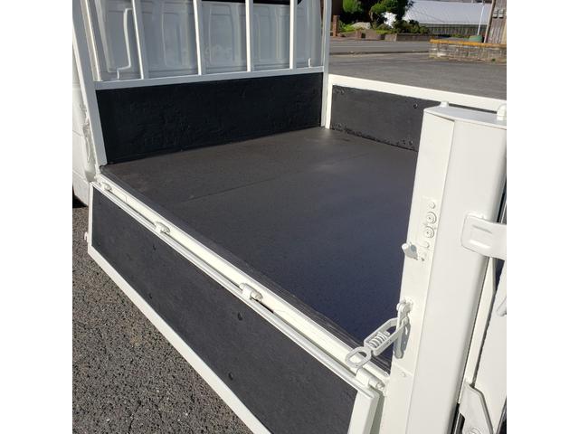 タイタントラック 　ダブルキャブ　パワーケート付　荷台鉄板張り　パワーゲート昇降能力６００ｋｇ　積載量１４５０ｋｇ（9枚目）